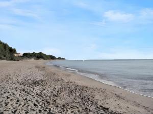 Maisons de vacances Bungalow confortable a Santa-Lucia-di-Moriani 38 m² jardin spacieux : photos des chambres