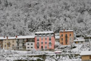 Maisons de vacances Maison familiale spacieuse a Saint-Claude, vue sur la riviere : photos des chambres
