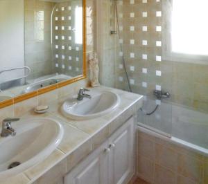 Maison conviviale avec vue sur la montagne à Sainte-Maxime