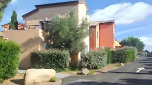 Maison en campagne près de Belgodère avec piscine partagée.