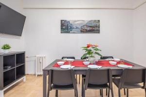 Central Large and Comfy Apartment