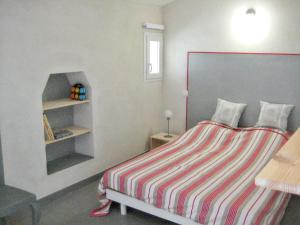 Maison charmante avec jacuzzi et vue sur montagne à Sartène