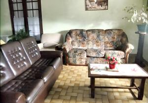 Maison confortable à Saint-Laurent-de-Cuves avec jardin