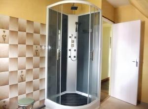 Maison confortable à Saint-Laurent-de-Cuves avec jardin