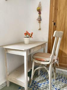 Charming Apartment in Albuñol, 90 m², Near Amenities