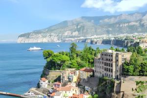 Charming Studio with Sea View in Sorrento - 35 sqm + Terrace