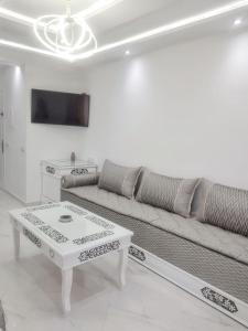 Bright apartment in Marina Smir, sea view and shared pool