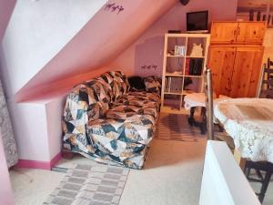 Cozy Apartment in Estinnes – 40 sqm with a fenced garden.