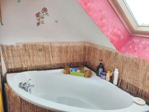 Cozy Apartment in Estinnes – 40 sqm with a fenced garden.