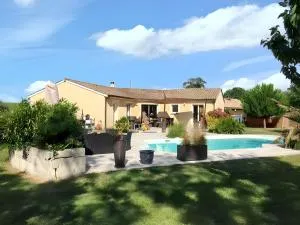 Villa charmante avec piscine privée à Saint-Martin-Lacaussade - 圣保罗