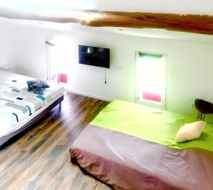 Appartements Studio charmant a Saint-Jory, 25 m², piscine partagee : photos des chambres