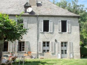 Maison familiale chaleureuse à Augirein avec grand jardin.