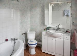 Maisons de vacances Maison familiale chaleureuse a Augirein avec grand jardin. : photos des chambres