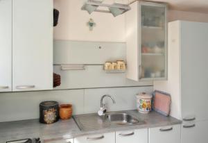 Charming house in Jezera + Balcony