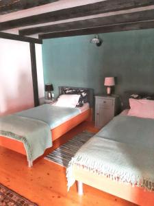 Charming house in Jezera + Balcony