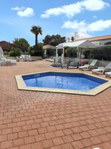 Maison ensoleillée à Saint-Pierre-d'Oléron avec piscine partagée