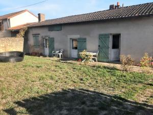 Charmante maison à Mouterre-Silly avec jardin et terrasse