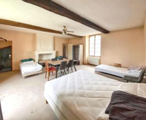 Maisons de vacances Maison charmante a Mouterre-Silly avec jardin prive : photos des chambres