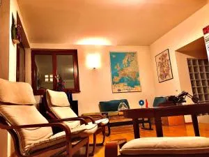 Blue Orange Hostel - Karpoš Dva