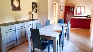 Maisons de vacances Maison charmante au coeur de Puy-l'Eveque avec piscine partagee : photos des chambres