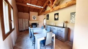 Maisons de vacances Maison charmante au coeur de Puy-l'Eveque avec piscine partagee : photos des chambres