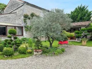 Maison de charme à Sigogne, proche de Cognac, barbecue inclus. - Courbillac