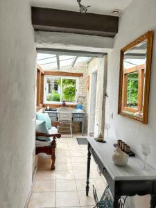 Maisons de vacances Maison de charme a Sigogne, proche de Cognac, barbecue inclus. : photos des chambres