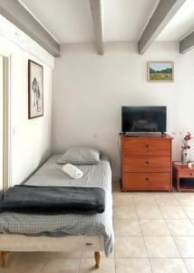 Maisons de vacances Maison de charme a Sigogne, proche de Cognac, barbecue inclus. : photos des chambres