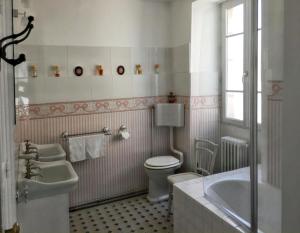 Maisons de vacances Maison charmante en Correze avec jardin et cheminee : photos des chambres