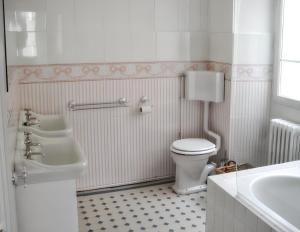 Maisons de vacances Maison charmante en Correze avec jardin et cheminee : photos des chambres