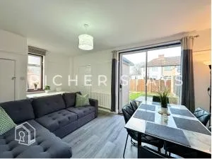 Wembley Large 4-Bedroom House, Driveway and Garden - Brent