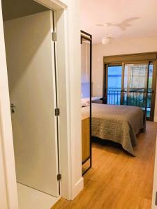 Apto novo a uma quadra da praia