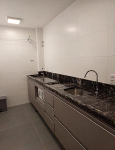 Belo apartamento quarto e sala bem localizado