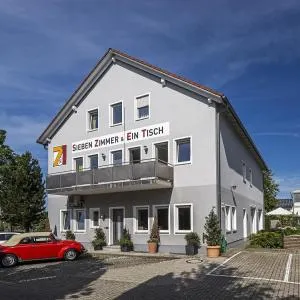 Sieben Zimmer & Ein Tisch - 柯尼希斯布伦