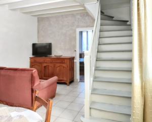 Chaleureuse Maison de Campagne avec Terrasse et Cheminée