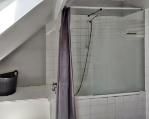 Chaleureuse Maison de Campagne avec Terrasse et Cheminée