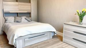 Maisons de vacances Maison moderne a Saint-Pol-de-Leon avec jardin prive : photos des chambres