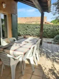 Maison charmante à Eyguières avec piscine partagée - Lamanon