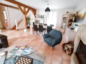 Maison charmante à La Chapelle-Saint-Martin-en-Plaine avec jardin