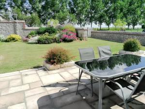 Maisons de vacances Maison charmante a La Chapelle-Saint-Martin-en-Plaine avec jardin : photos des chambres