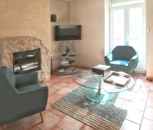 Maisons de vacances Maison charmante a La Chapelle-Saint-Martin-en-Plaine avec jardin : photos des chambres