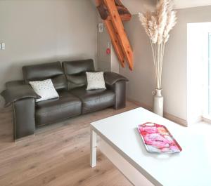 Maisons de vacances Maison charmante a La Chapelle-Saint-Martin-en-Plaine avec jardin : photos des chambres