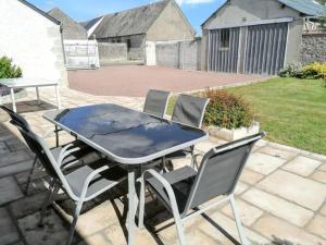 Maisons de vacances Maison charmante a La Chapelle-Saint-Martin-en-Plaine avec jardin : photos des chambres