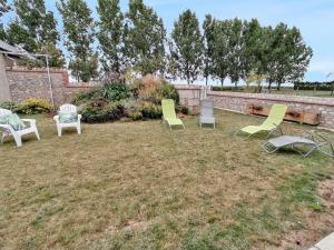 Maisons de vacances Maison charmante a La Chapelle-Saint-Martin-en-Plaine avec jardin : photos des chambres