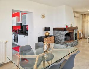 Appartement spacieux à Bastia avec vue mer et montagne.