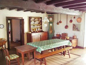 Maisons de vacances Maison chaleureuse a Terres-de-Haute-Charente avec jardin : photos des chambres
