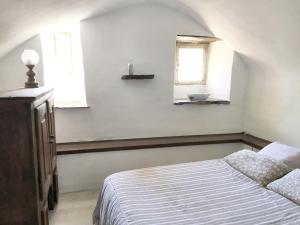 Maisons de vacances Maison accueillante a Saint-Andre-de-Cruzieres avec piscine partagee : photos des chambres