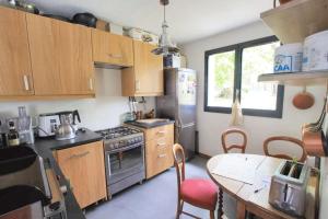 Maison de charme à Arbonne-la-Forêt avec terrasse-jardin verdoyant