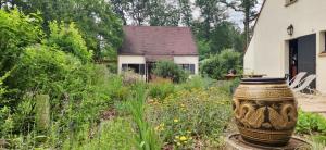 Maison de charme à Arbonne-la-Forêt avec terrasse-jardin verdoyant