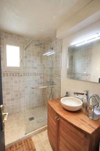 Maison de charme à Arbonne-la-Forêt avec terrasse-jardin verdoyant